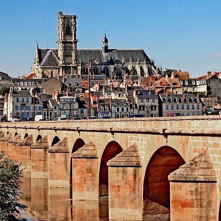 Nevers, Appartement De Standing Proche De La Gare ภายนอก รูปภาพ