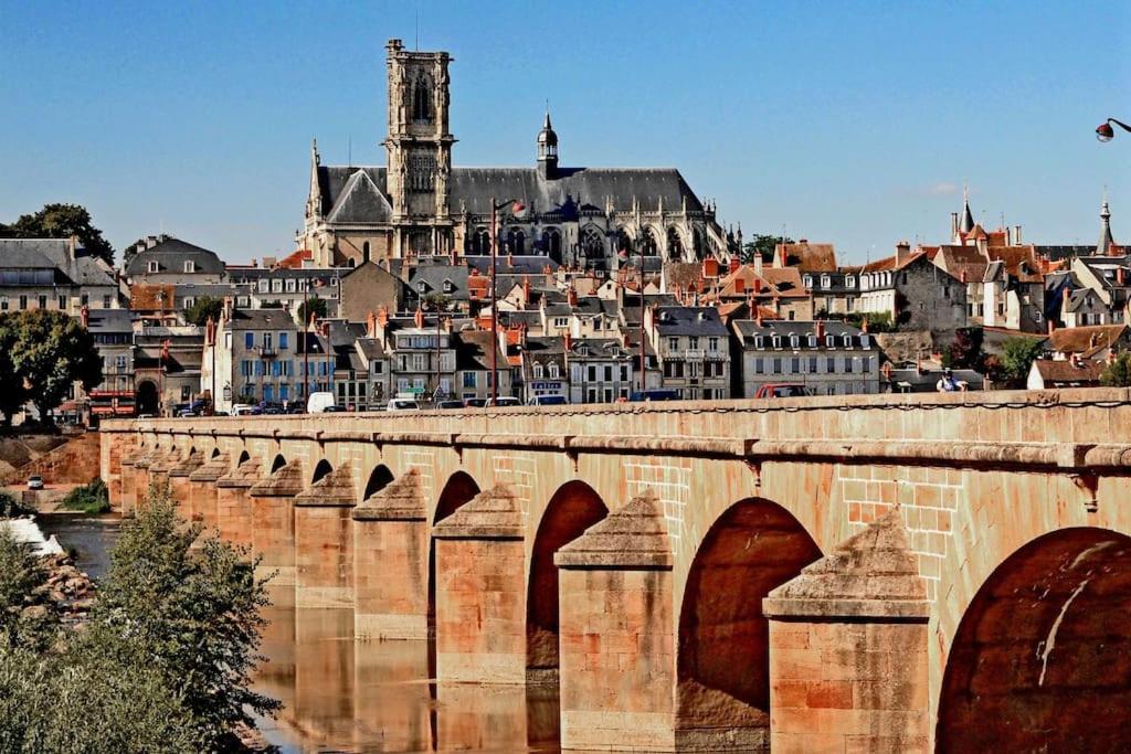 Nevers, Appartement De Standing Proche De La Gare ภายนอก รูปภาพ